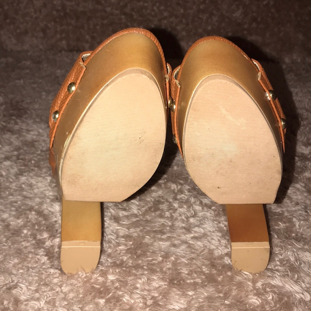 Heels - Picture 4 of 4